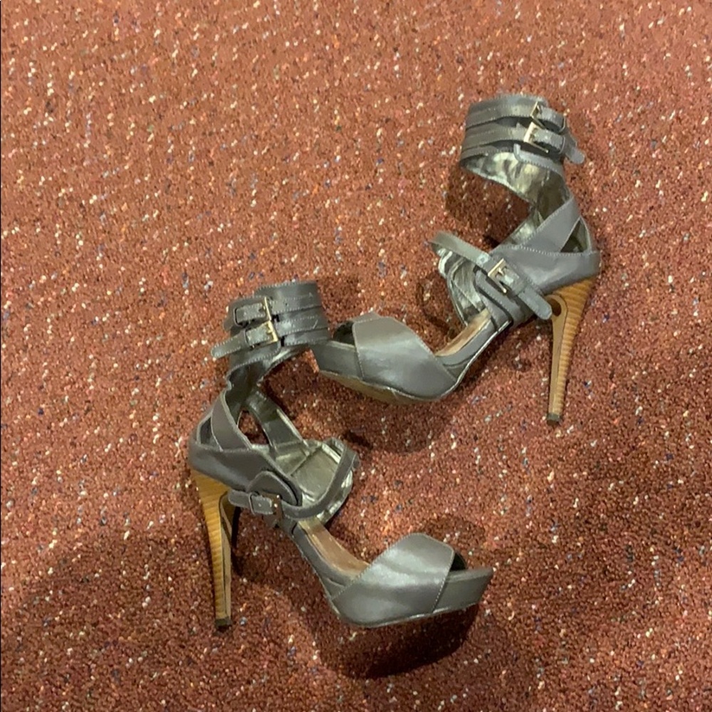 Women’s sz 6.5 Fredricks of Hollywood 4.5” heels